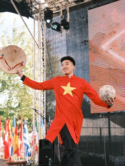 Nén đau thi đấu, VĐV trẻ Việt Nam lọt tốp 7 giải tâng bóng nghệ thuật thế giới
