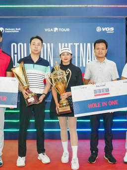 Vượt hàng loạt đồng nghiệp nam, nữ golfer người Mông vô địch giải golf 3D