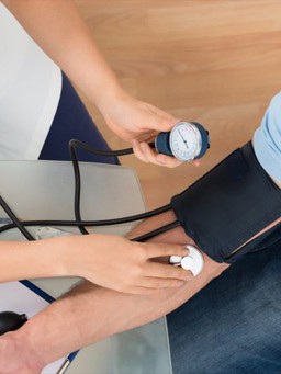 Ngày mới với tin tức sức khỏe: Phát hiện bất ngờ về đo huyết áp khi nằm