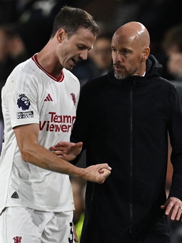 M.U chật vật thắng Burnley, HLV Ten Hag chưa đảm bảo yên vị trên ghế nóng