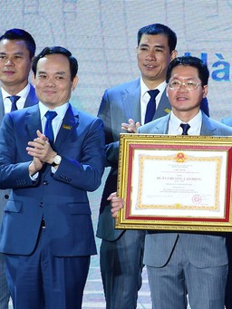 Trao Huân chương lao động hạng nhì cho Hội Doanh nghiệp trẻ Hà Nội