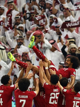 AFC khen nức nở chức vô địch của Qatar, truyền thông châu Á chê… trọng tài và VAR