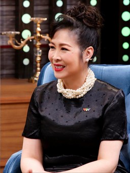 Hồng Vân 'choáng' trước nữ ca sĩ công khai 'dằn mặt' chồng trên truyền hình