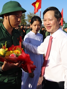 1.751 thanh niên Bình Thuận lên đường nhập ngũ