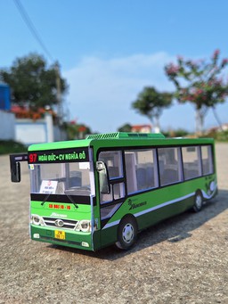 Chàng sinh viên đam mê chế tạo xe buýt mini