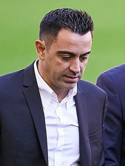 Lý do HLV Xavi bất ngờ thay đổi ý định ở lại Barcelona