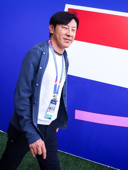 Tại sao HLV Shin Tae-yong chưa tái ký hợp đồng với sếp lớn bóng đá Indonesia?