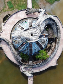 Rồng khổng lồ ở công viên nước hồ Thủy Tiên đã được dọn dẹp sạch sẽ