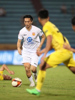 Nhiều ngôi sao xuất sắc, hàng tiền vệ đội tuyển Việt Nam bỗng nhiên chật chội
