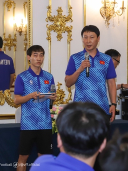 Ngày Chủ tịch VFF gặp mặt, HLV Kim Sang-sik: 'Đội tuyển Việt Nam quyết thắng mọi trận đấu'