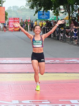 VĐV Nguyễn Trung Cường, Nguyễn Thị Oanh về nhất cự ly 21 km giải Quảng Trị Marathon