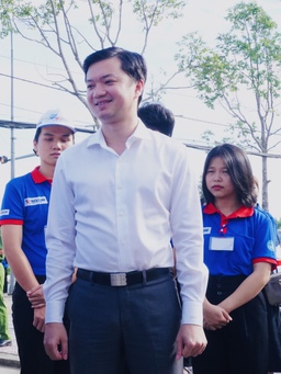Anh Nguyễn Minh Triết thăm các đội tiếp sức mùa thi tại Hậu Giang
