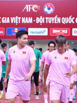 Đội tuyển Việt Nam: HLV Kim Sang-sik chốt hàng thủ khi vắng Ngọc Hải, Việt Anh