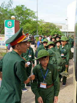 Gần 1.000 học sinh tại Quảng Bình tham gia Học kỳ quân đội