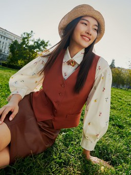 Áo gile giản dị mà sang trọng, món đồ đẹp nhất khi xuống phố mùa thu