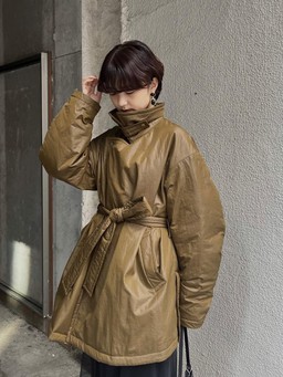 Áo khoác cổ cao 'thống trị' mùa mốt này