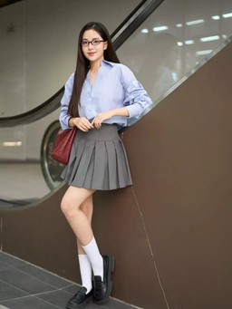 Từ đường phố đến sân pickleball, chân váy tennis khẳng định vị thế