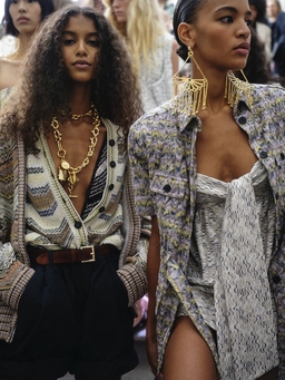 Trang sức bản lớn giúp nàng nổi bật trong bản phối mùa thu đông