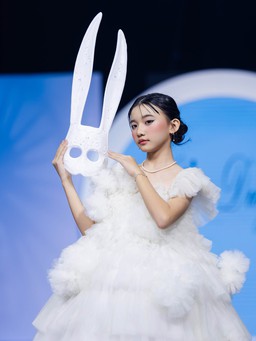 Thời trang tôn vinh ký ức Trung thu Việt