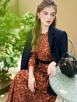 Công sở vào thu cùng bản phối áo khoác, váy dài và quần ống rộng