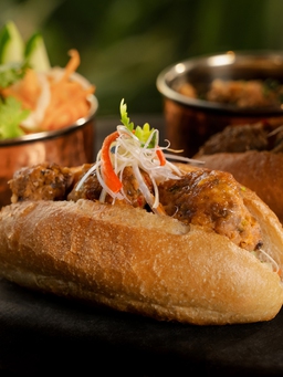 Bánh mì cá trích, bánh cua, bò tơ Củ Chi..., món ngon nhìn muốn ăn ngay