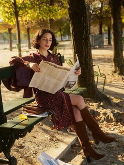 Diện váy dài mùa đông không thể thiếu bốt cao cổ