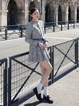Biến hóa sang chảnh cùng áo khoác tweed dáng ngắn trẻ trung