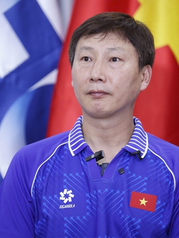 4 cuộc phỏng vấn của PV Thanh Niên và HLV Kim Sang-sik: Con người khác phía ngoài sân cỏ