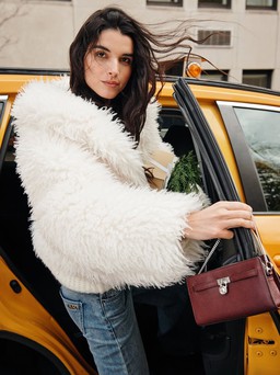 Đẳng cấp, xa hoa từ những bản phối ngày đông với áo khoác lông mềm mịn