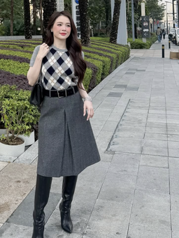 Sức hút duyên dáng từ chân váy xếp ly mùa này