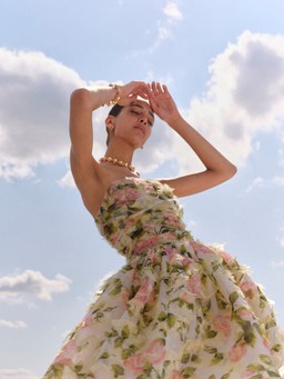 'Bỏ qua' màu trắng, đón hè rực rỡ với váy sắc màu pastel