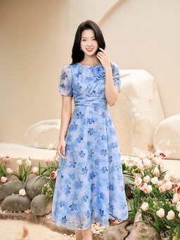 Thanh xuân trong veo như chiếc váy hoa đầu mùa hạ