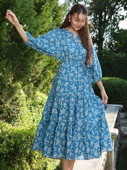 Váy họa tiết hoa nữ tính, nhẹ nhàng mà đẹp hút mắt