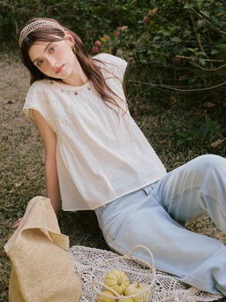 Những món đồ hoàn hảo khi diện cùng quần jeans