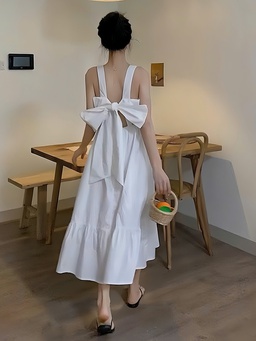 Vẻ đẹp quyến rũ mơ màng của váy hở lưng