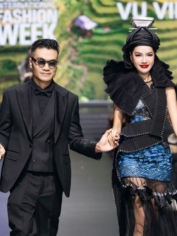 Nhà thiết kế Vũ Việt Hà mang phiên chợ Bắc Hà lên sàn diễn thời trang