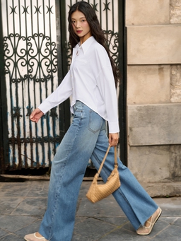 Quần jeans xanh và áo sơ mi, cặp đôi bảo chứng cho mọi phong cách