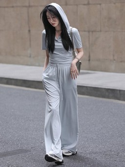 Nâng tầm gu ăn mặc với thiết kế áo có mũ