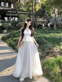 Hóa nàng thơ với áo yếm cổ chữ V