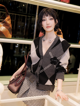 Diện cardigan giúp nàng tạo điểm nhấn tinh tế khi giao mùa