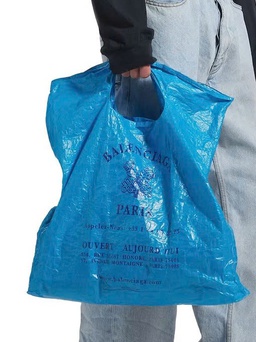 Túi nylon nhàu nhĩ của Balenciaga giá hơn 25 triệu đồng