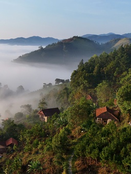 'Xóm' nhỏ giữa đại ngàn và góc ẩn trú trong vịnh đậm chất thiên nhiên