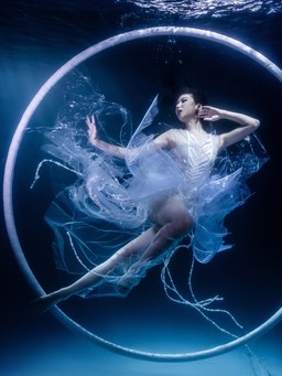 Mãn nhãn ảnh chụp dưới nước của dàn người mẫu Vietnam's Next Top Model 2025