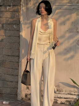 Diện nguyên set đồ màu trắng khẳng định gu thẩm mỹ tối giản tinh tế