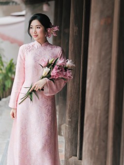 Chút điệu đà với xu hướng cài hoa ngày tết