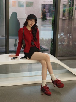 Chiếm trọn ánh nhìn với bản phối cùng giày đỏ quyền năng