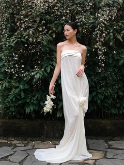 Váy dài thướt tha mang đến vẻ đẹp lãng mạn cho phong cách đầu hè