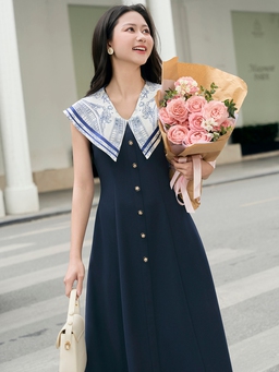 Quyến rũ, thu hút từ văn phòng đến đường phố cùng trang phục cổ chữ V