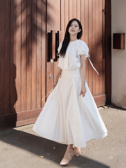 Mặc đẹp cả tuần với chân váy trắng 'huyền thoại'