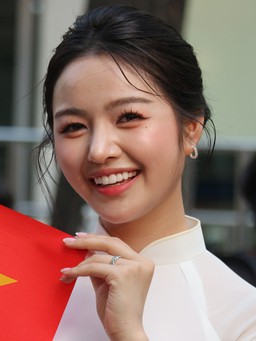 Dàn trai xinh gái đẹp bất ngờ phủ kín đường Võ Văn Tần, Pasteur...